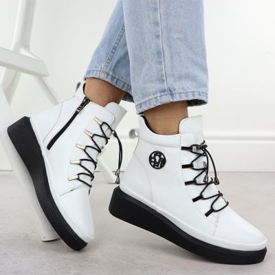 5. Skórzane botki damskie na koturnie białe Filippo DBT7416