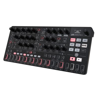 3. IK Multimedia Uno Synth Pro X - syntezator analogowy