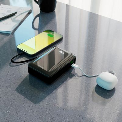 11. Powerbank SBS 20000 mAh 20 W z wbudowanym kablem USB-C i wyświetlaczem cyfrowym - czarny