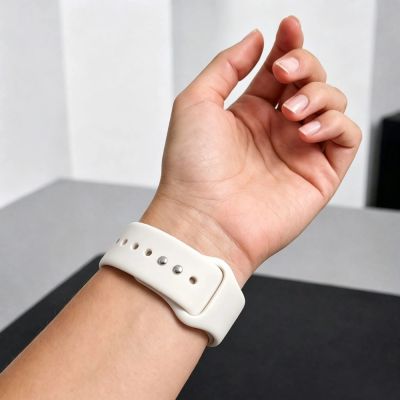 8. Pasek Tech-Protect Silicone na Apple Watch 44 / 45 / 46 / 49 mm - beżowy