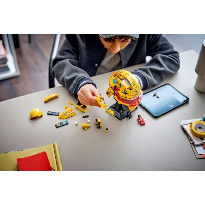 12. LEGO Editions 43022 - Kask Lewis Hamilton Scuderia Ferrari HP