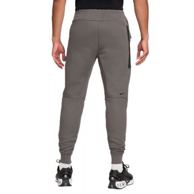 2. Spodnie Nike Tech HV0959-289