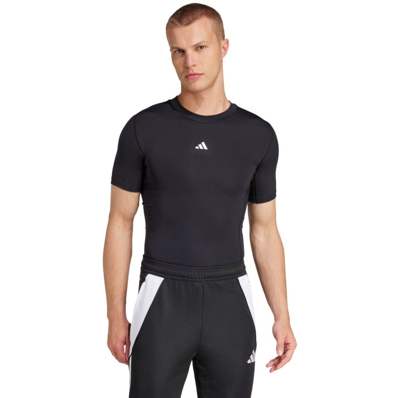 6. Koszulka adidas Techfit Short Sleeve Tee M JP4674