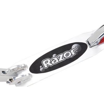 6. Hulajnoga Razor A5 Lux 13073067 (kolor czarny)
