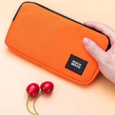 4. Saszetka rowerowa Rockbros 30990043004 na telefon, klucze, portfel 0.15 l - pomarańczowa