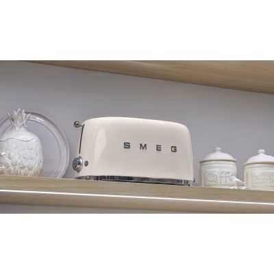 10. SMEG Toster (TSF02CREU)