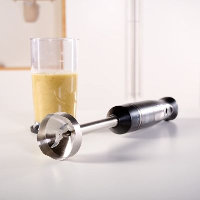 2. Blender ręczny Black+Decker BXHBA800E (800W)