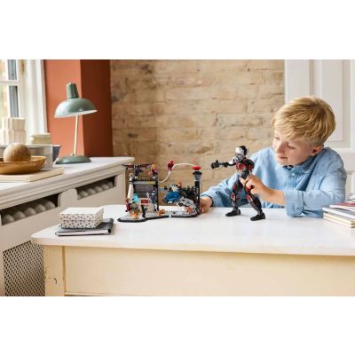 8. LEGO MARVEL SUPER HEROES 76314 Kapitan Ameryka: Wojna bohaterów — bitwa