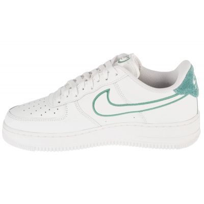 2. Buty Nike Air Force 1 07 LV8 M FN8349-100