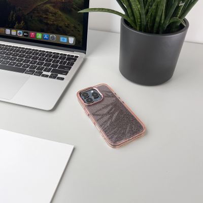 7. Etui Glitter Case na iPhone 16 - różowe z brokatem
