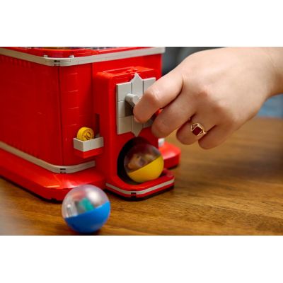 7. LEGO 21358 Ideas - Maszyna z minifigurkami