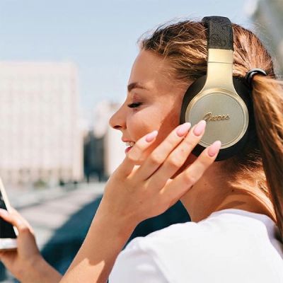 4. Słuchawki nauszne Guess 4G Script Bluetooth - czarne