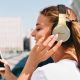 4. Słuchawki nauszne Guess 4G Script Bluetooth - czarne