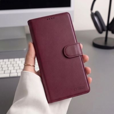 6. Etui Tech-Protect Wallet na Samsung Galaxy A26 5G / A17 4G / 5G - bordowe