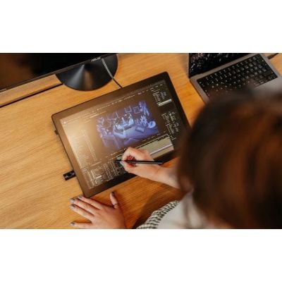 5. Wacom Cintiq 16 - tablet ekranowy do profesjonalnych zastosowań graficznych, piórko Pro Pen 3E, rozdzielczość Full HD