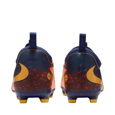 9. Buty piłkarskie dla dzieci Nike Phantom 6 Low Academy FG/MG EH HQ2032 800