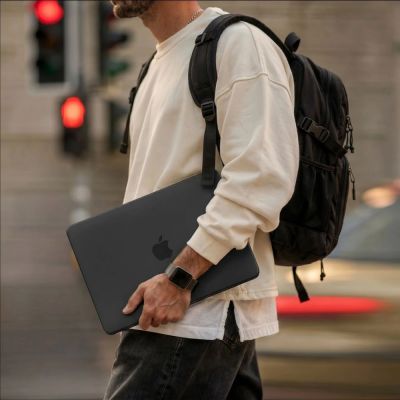 5. Etui Tech-Protect Softshell na MacBook Neo 13" 2026 - czarne matowe