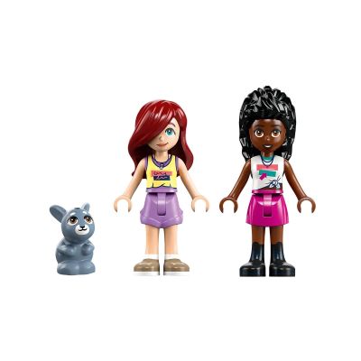 6. LEGO FRIENDS 42644 Furgonetka z lodami w mieście Heartlake