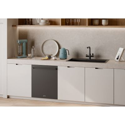 13. Czajnik Smeg Wasserkocher 50s Style Emerald Green