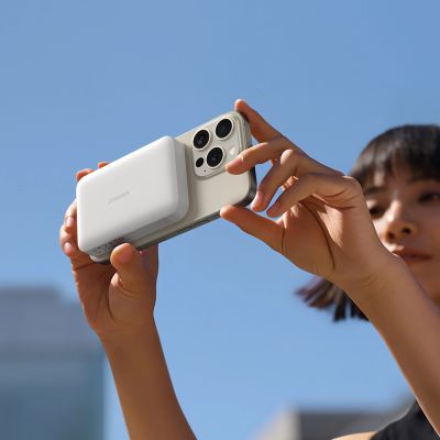 12. Powerbank Joyroom JR-W020 20W 10000mAh MagSafe + kabel USB-C - USB-C 0.25m - biały