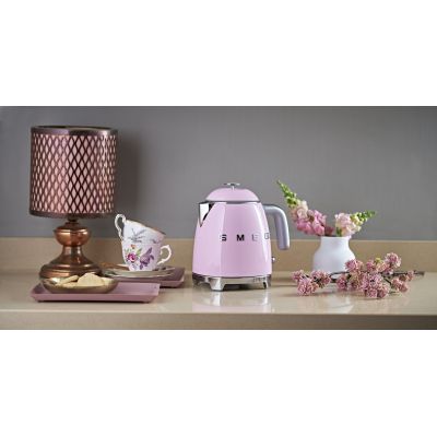 4. Czajnik SMEG Kettle (KLF05PKEU) mini 0,8L pink