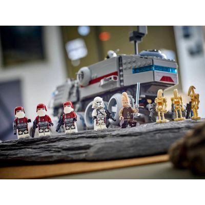 14. LEGO Star Wars 75413 Czołg Republiki Juggernaut