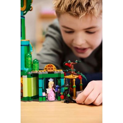 5. LEGO Wicked - Powitanie w Emerald City 75684
