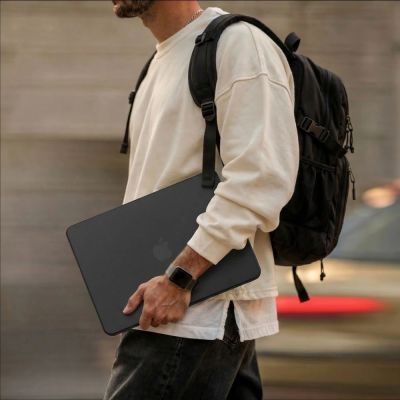 5. Etui Tech-Protect SmartShell na MacBook Neo 13" 2026 - czarne
