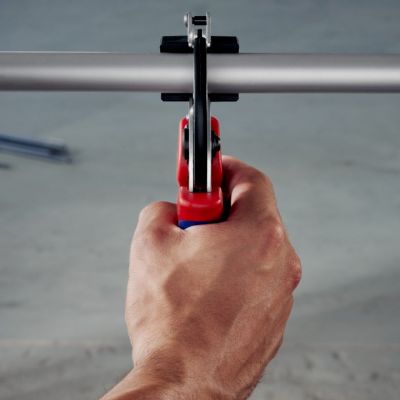29. KNIPEX OBCINAK DO RUR KOMPOZYTOWYCH I PLASTIKOWYCH