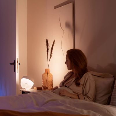 10. Philips Hue White and color ambiance Lampka biurkowa Iris