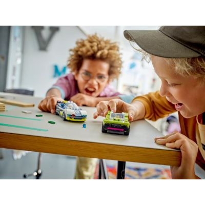 6. LEGO City 60415 Pościg radiowozu za muscle carem