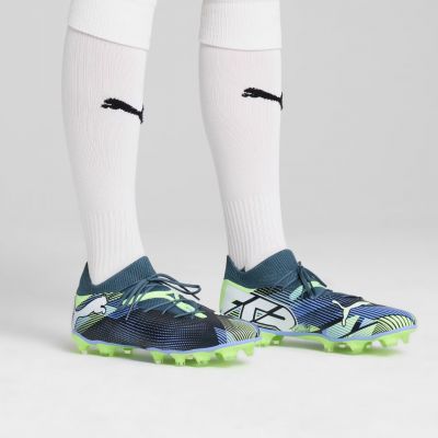 7. Buty piłkarskie Puma Future 7 Match FG/AG M 107931 03