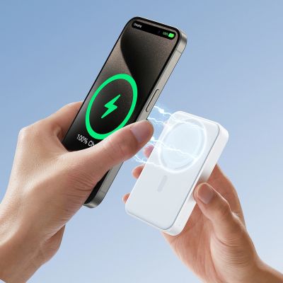 8. Powerbank Joyroom JR-W020 20W 10000mAh MagSafe + kabel USB-C - USB-C 0.25m - biały