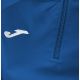Bluza piłkarska Joma Combi Faraon przeznaczona dla mężczyzn, posiada ściagacze przy rękawach oraz u dołu bluzy, luźny krój, kołnierz ze stójką oraz zamek 1/2, kolor niebieski
