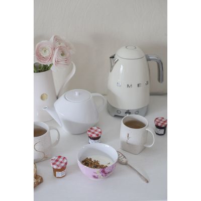 43. Czajnik elektryczny SMEG KLF04CREU kremowy