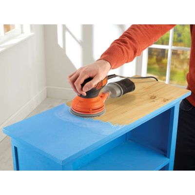 3. Szlifierka mimośrodowa 240W Black&Decker KA199-QS