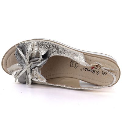 3. Skórzane sandały damskie z kwiatem złote S.Barski 5988