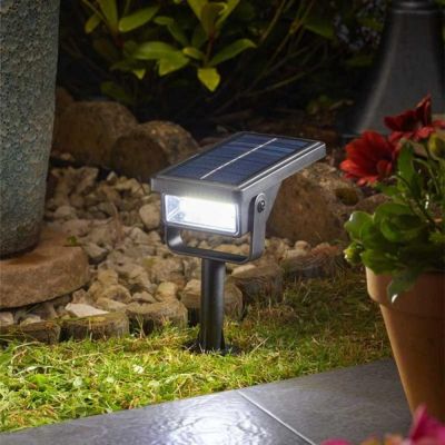 4. LAMPA SOLARNA REFLEKTOR WBIJANY 10LED