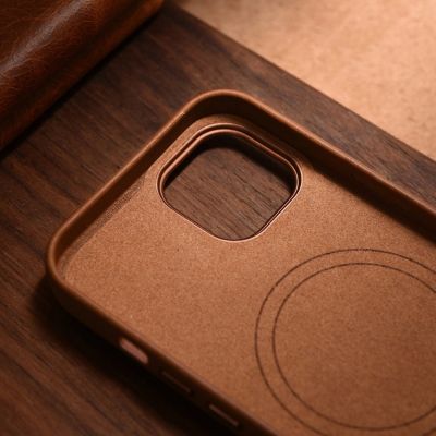 19. iCarer Case Leather pokrowiec etui z naturalnej skóry do iPhone 14 Plus brązowy (kompatybilne z MagSafe)