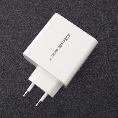 2. QOLTEC ŁADOWARKA SIECIOWA 63W | 5-20V | 1.5-3A | USB TYP C PD | USB QC 3.0 | BIAŁA