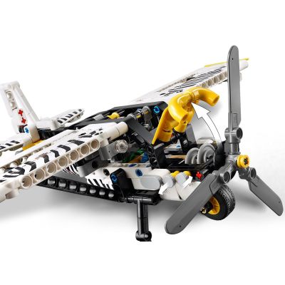 14. LEGO Technic 42198 Samolot transportowy