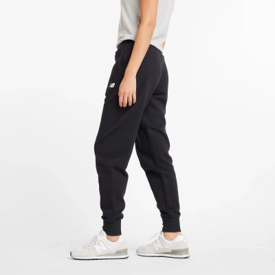 8. Spodnie New Balance Sport Fleece Jogger W WP43805BK