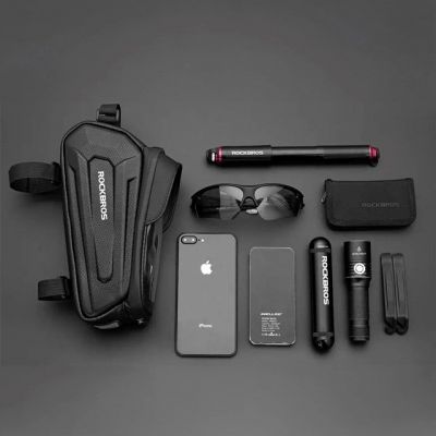 5. Sakwa rowerowa Rockbros B68 na ramę pancerna z kieszonką na telefon i pokrowcem 1.7l - czarna