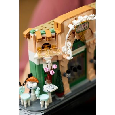 28. LEGO ICONS 10362 Francuska kawiarenka