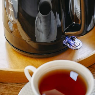 8. Czajnik elektryczny ADLER AD 1380b czarny