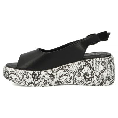 3. Skórzane sandały damskie na koturnie czarne Filippo DS7580