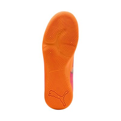 7. Buty piłkarskie Puma Future 8 Play IT Jr 108627 03