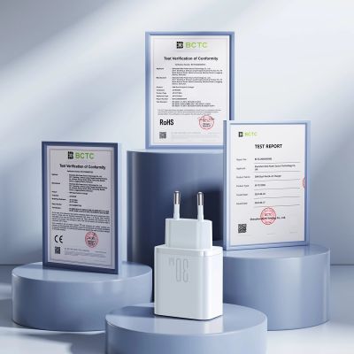 8. Ładowarka Joyroom JR-TCF15 sieciowa USB-C / USB-A 30W - biała