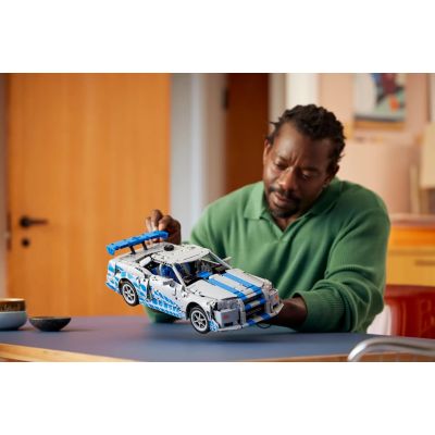 22. LEGO Technic 42210 Samochód Nissan Skyline GT-R (R34) z filmu Za szybcy, za wściekli