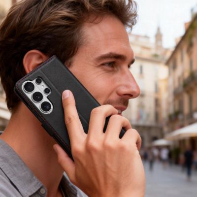 6. Etui Tech-Protect Wallet na Samsung Galaxy S26 Ultra - czarno-czerwone